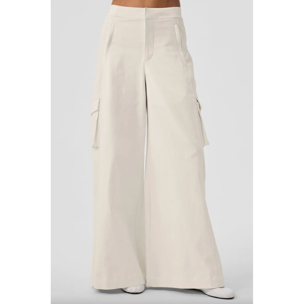 ALO YOGA Show Off Cargo Wide Leg Trouser Pants in Ivory